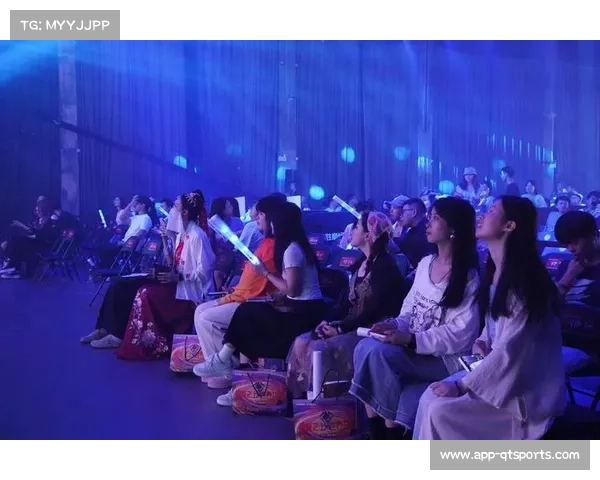 【全球电竞赛事·非赛事·群众体育》社区电竞活动开展，老年人体验VR游戏